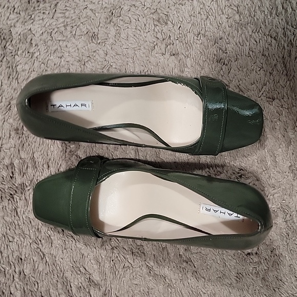 Tahari Patent Leather Olive Green Heel - Picture 9 of 10
